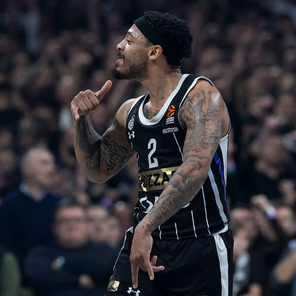 Karlik Džons raspametio Grobare!