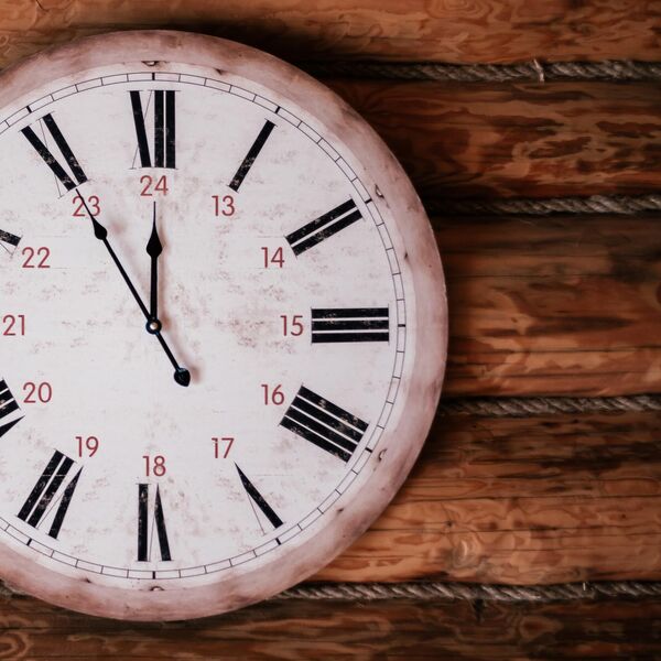 SAVRŠENA DEKORACIJA I SAVRŠENO SNIŽENJE: Ukrasite zid sa najpopularnijim 3D satovima!