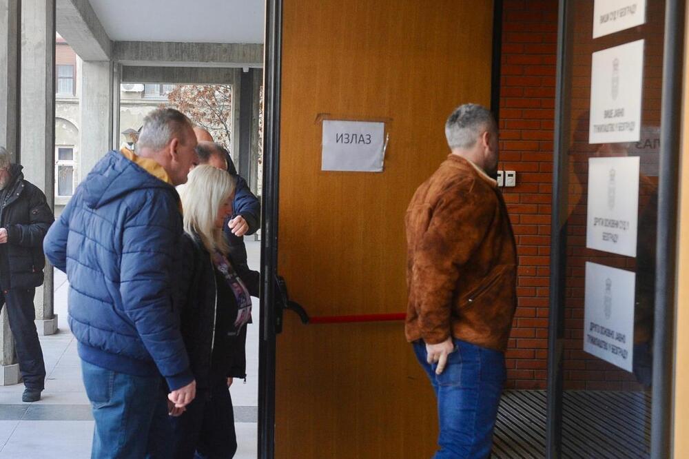 Odložen parnični postupak protiv Kecmanovića