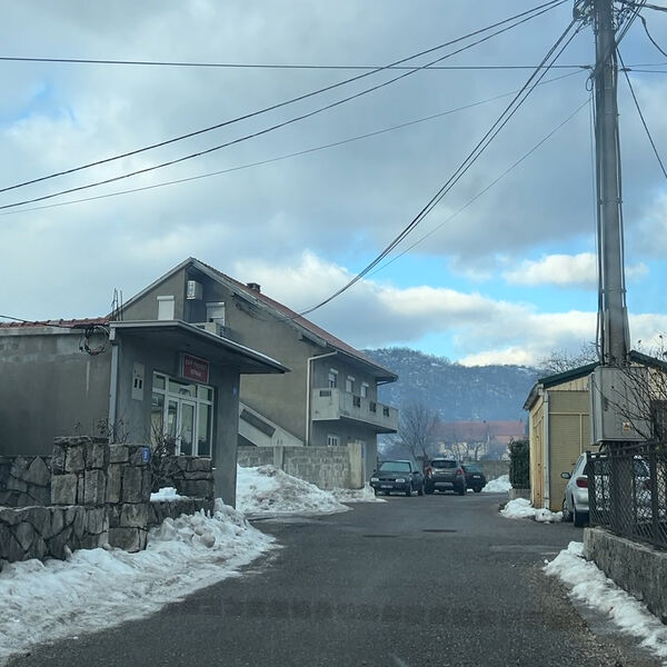 "Ubica je imao sat vremena da lagano ide i ubija po kućama": Meštani o masakru na Cetinju, ovo je kafana smrti FOTO