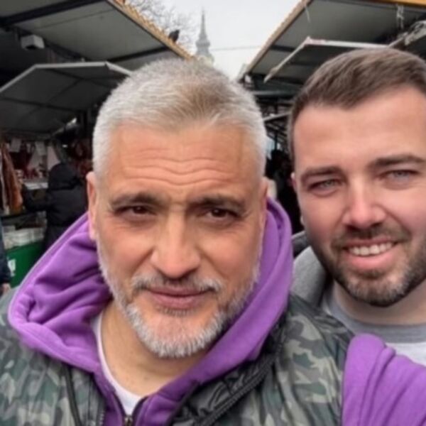 DA LI JE OVO ZA PRIVATNU ARHIVU? Aca JAVNO objavio GOLU ČEDINU SLIKU - NA BIVŠEM POLITIČARU NIŠTA SEM...