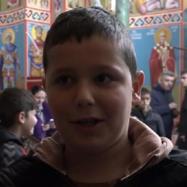 Mali Danilo izvukao zlatnik iz česnice u Hramu Svetog Vasilija Ostroškog u Leposaviću: Njegove reči morate čuti