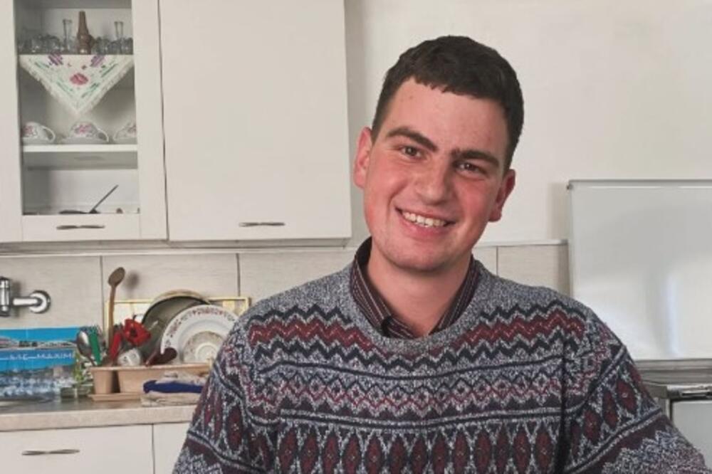 Luka se nakon smrti bake preselio na selo i nastavio njenim stopama: Dok mnogi broje dane do leta, on... (FOTO)