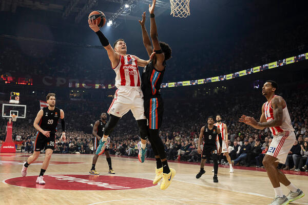 Rovovska borba u Areni pripala Zvezdi! Pariz slomljen u crveno-belom paklu!