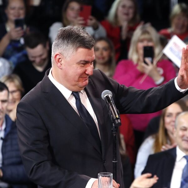 Srbi će ljosnuti sa stolice kad vide šta sve Milanović ima...Isplivala cela imovinska kartica predsednika Hrvatske!