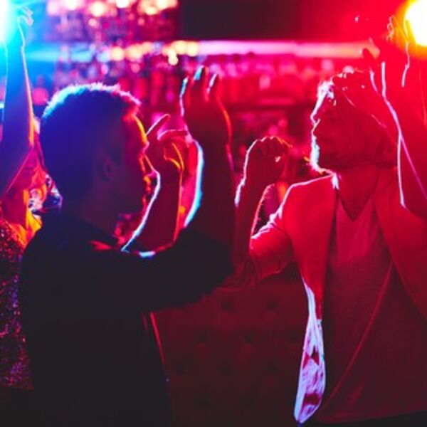 Crnogorac došao u Novi Sad, pa se frapirao: Zbog računa u klubu mu krenula para na uši, pa osuo i po Srpkinjama!