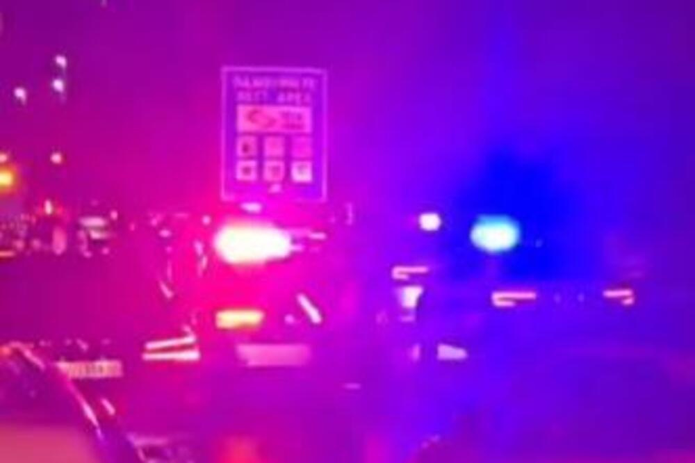 Zapalio se austobus na putu Beograd-Novi Sad: Dim se širi nebom, službe su na terenu (VIDEO)