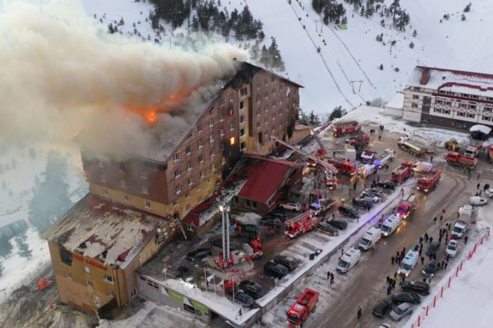 HOROR! Požar u hotelu u ski centru: Poginulo desetero ljudi, povređeno 32! (VIDEO)