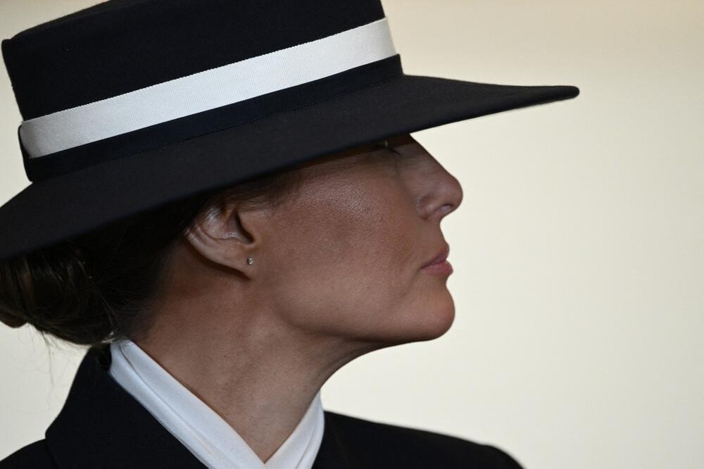 "Ona je kao engleska kraljica, uvek kaže šta želi, ali pristojno": Saradnici otkrili kakva je Melanija privatno!