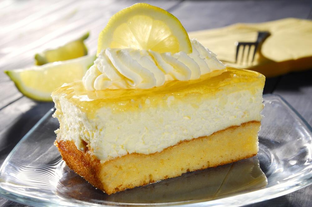 Kiselkasto-slatki spoj oduševiće vaša nepca! Limun torta se sprema najlakše, ne goji, i ekstra je lagana!