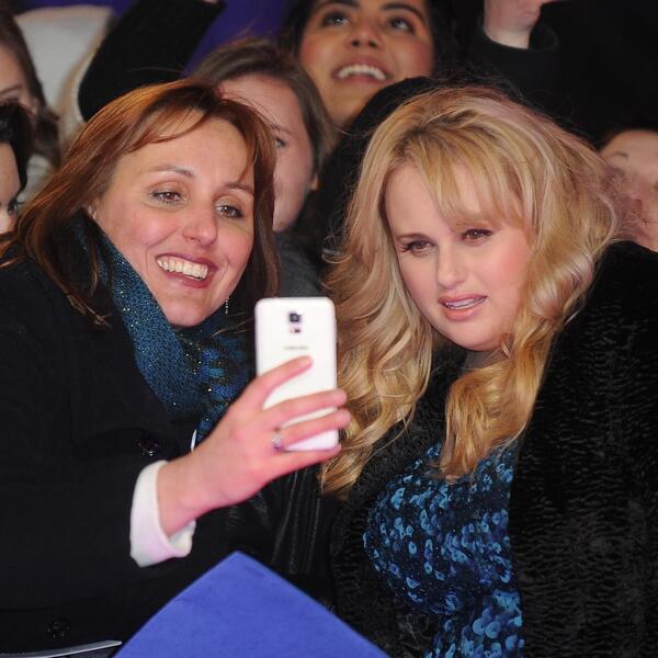 Glumica se zvanično udala za svoju devojku u rodnom gradu! Svetu ceremoniju vodila njena sestra! (FOTO)