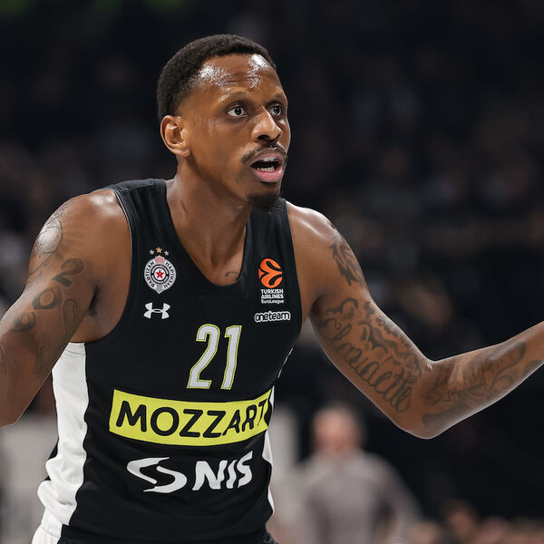 Naneli zapalio internet: Oglasio se nakon reči Zorana Savića!