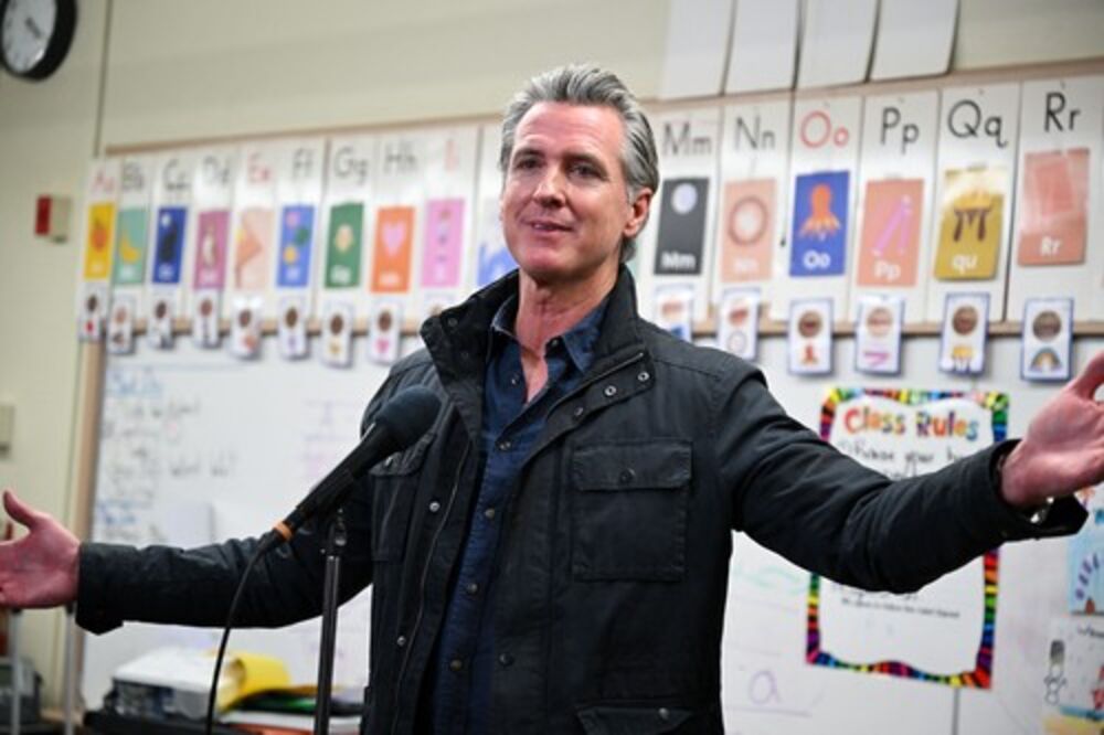 Guverner Kalifronije