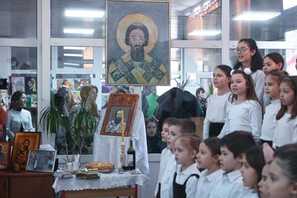 Uskliknimo s ljubavlju svetitelju Savi... Himna sa sobom nosi MISTERIJU - istina o autoru tek će ŠOKIRATI NAROD