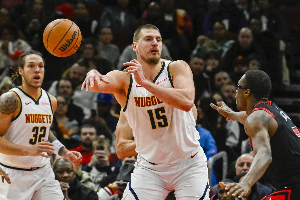 Nikola Jokić na utakmici Čikago Bulsa i Denver Nagetsa