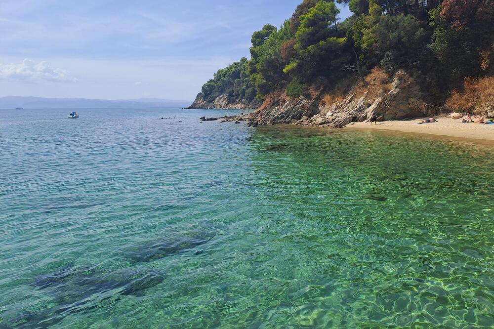 Ovo grčko ostrvo je pravi raj na zemlji: Temperatura u septembru ne pada ispod 27 stepeni, pogledajte lepotu (FOTO)