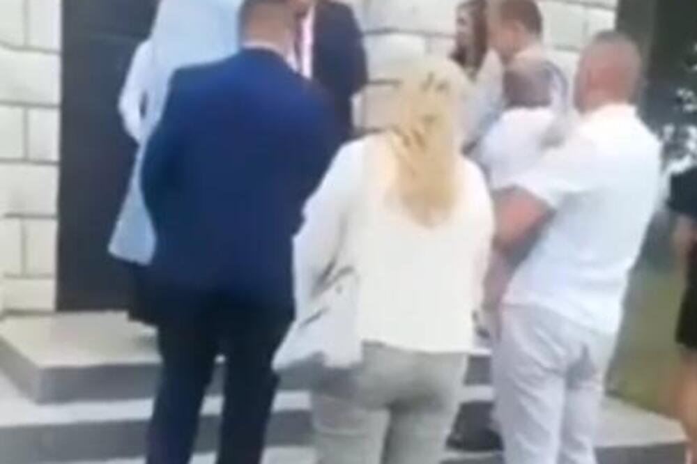 Skandalozni snimak iz Srbije! Sveštenik urliče na mladu i izgovara joj gnusne reči, a onda uleće mladoženja