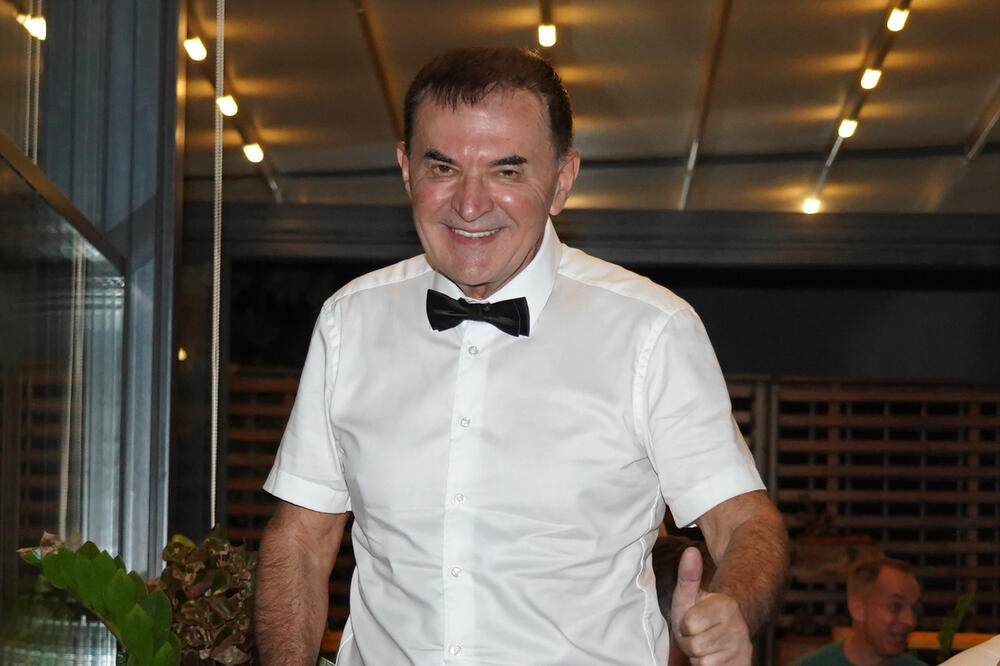 Pola veka peva, znamo ga kao Mitra Mirića, a onda se pojavio ovaj podatak: Kako se pevač zapravo zove?