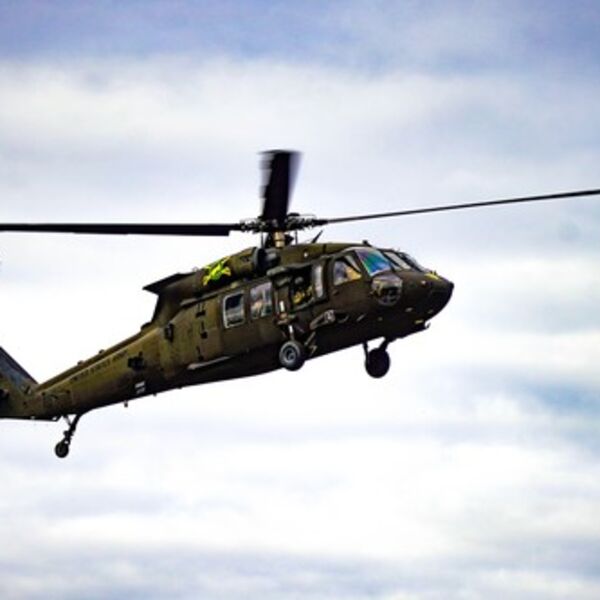 Drama u Arapskom moru: Srušio se američki helikopter, u toku je potraga za pilotom!