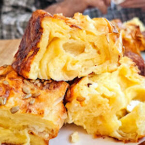 Mekana gibanica bez suvih kora: Savršena za doručak, a zbog ovog sastojka se topi u ustima (RECEPT)