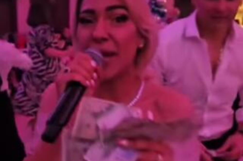 Novi šok snimak Jeremićeve sa evrima u rukama, da li je moguće da joj plaćaju za ovo? Gore mreže