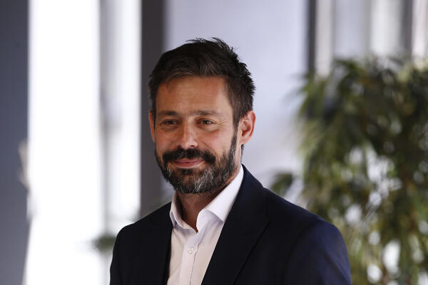 Da li je moguće da Milan Vasić ima ovoliko godina? Ljudi ostanu zabezeknuti kad vide brojku, nema trika da pogodite