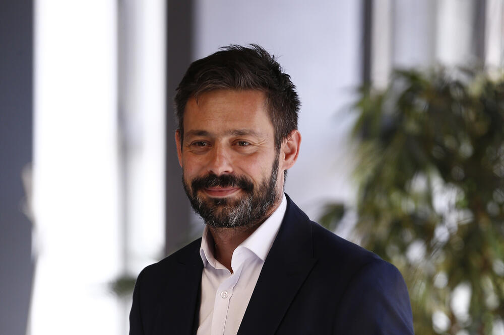 Da li je moguće da Milan Vasić ima ovoliko godina? Ljudi ostanu zabezeknuti kad vide brojku, nema trika da pogodite