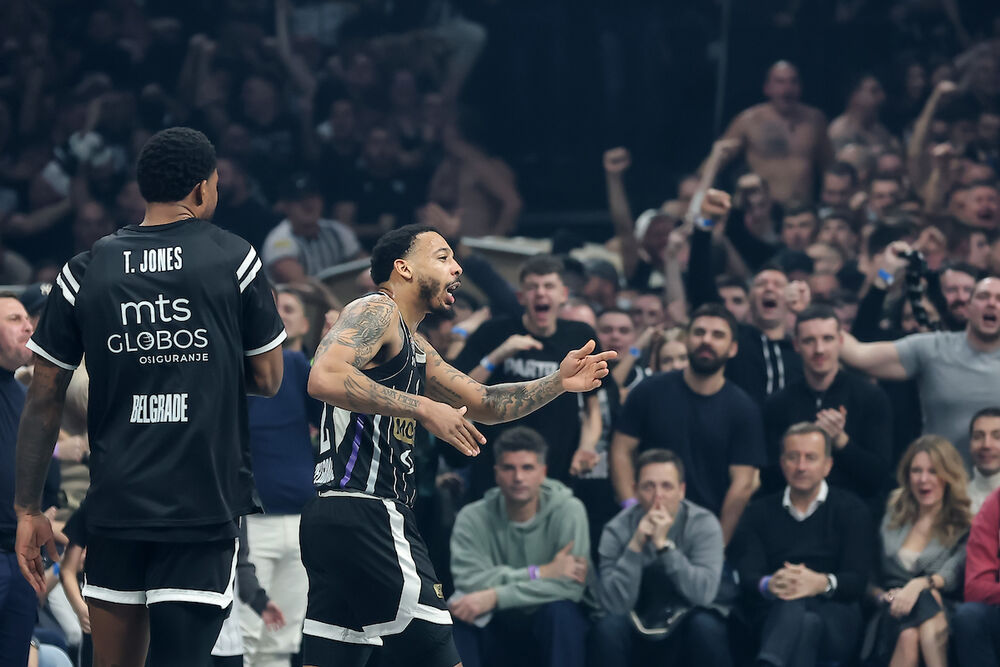 Radost Karlika Džonsa na večitom derbiju