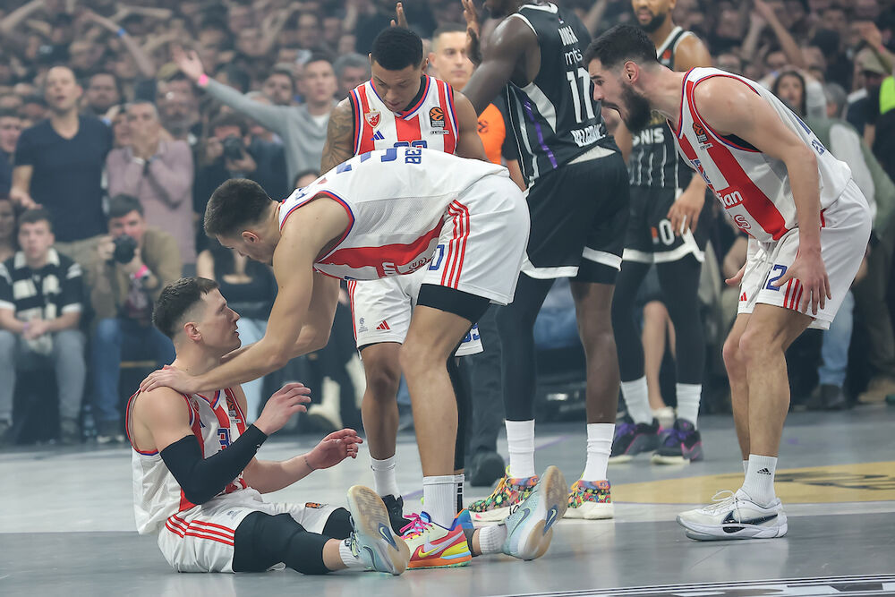 Trenutak kada je Sterling Braun faulirao Nemanju Nedovića na sekund do kraja večitog derbija