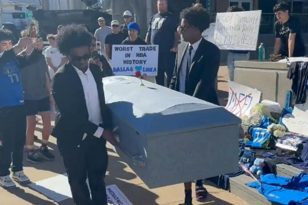Morbidno i bolesno! Navijači Dalasa "sahranili" Dončića - "vidite da nije toliko težak..." (Video)