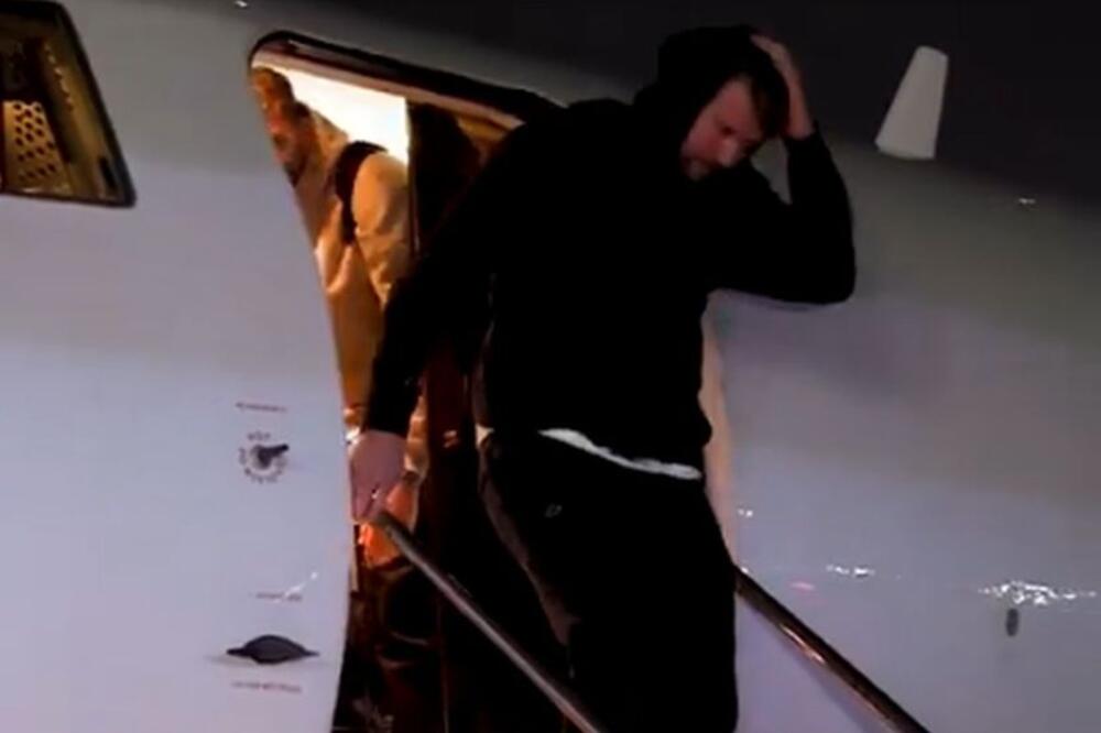 Luka Dončić pokazao samo ovo na aerodromu u Los Anđelesu - nije rekao ni reč (Video)