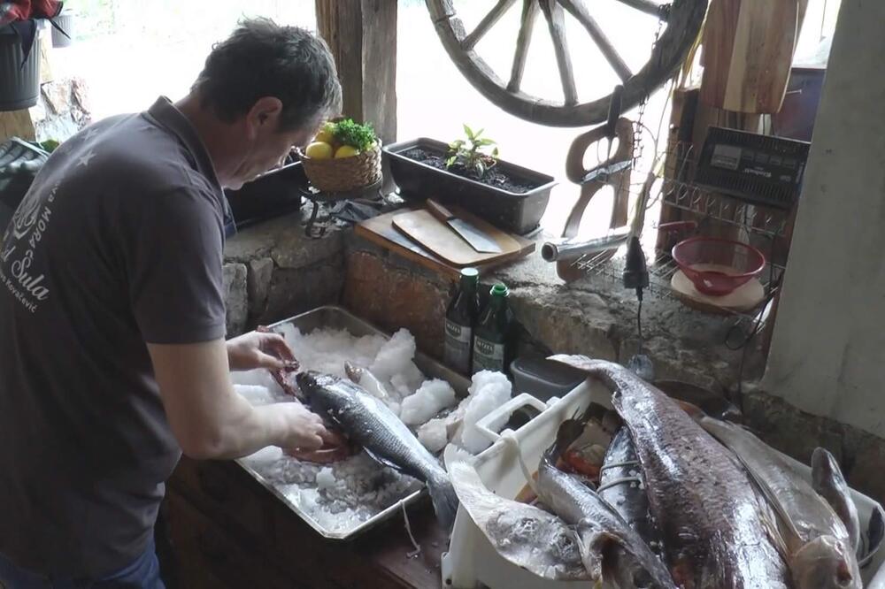 Umesto pečenja kod njega se spremaju ovi specijaliteti: Kod Šućre se na večeru čeka čak do 10 dana (FOTO)