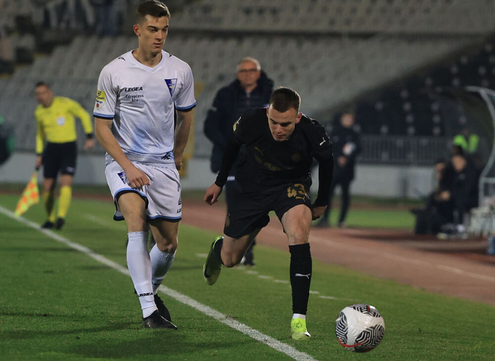 Nemanja Trifunović (desno) na utakmici Partizana i Spartaka iz Subotice