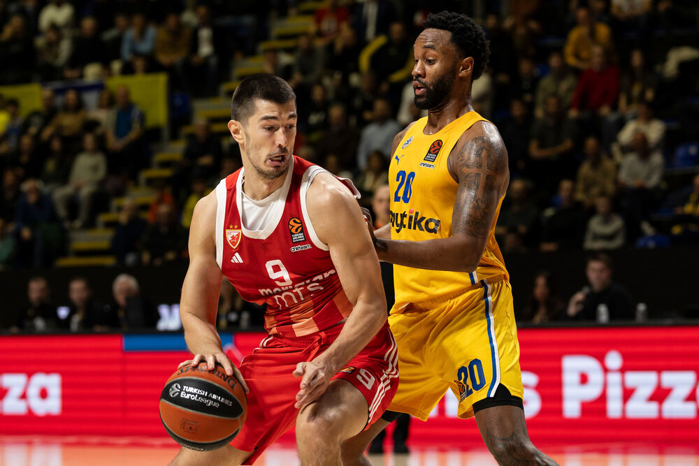 Luka Mitrović na utakmici Makabi Tel Aviva i Crvene zvezde u sezoni 2024/25 Evrolige