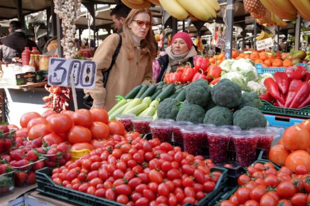 Cena mladog povrća na pijaci šokirala Beograđane: "2 kg platila 700 dinara", ljudima ispadaju viilice kad čuju..