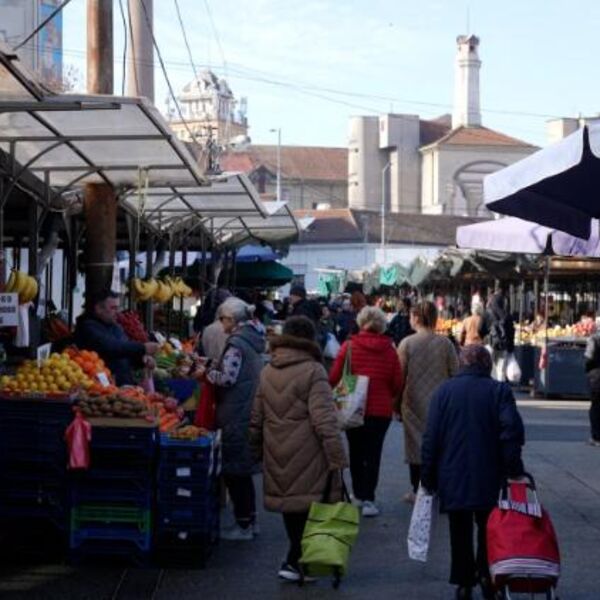 Lubenica 150 dinara, a malina kao da je od zlata! Cene na pijacama divljaju, jedno posebno šokira Beograđane!