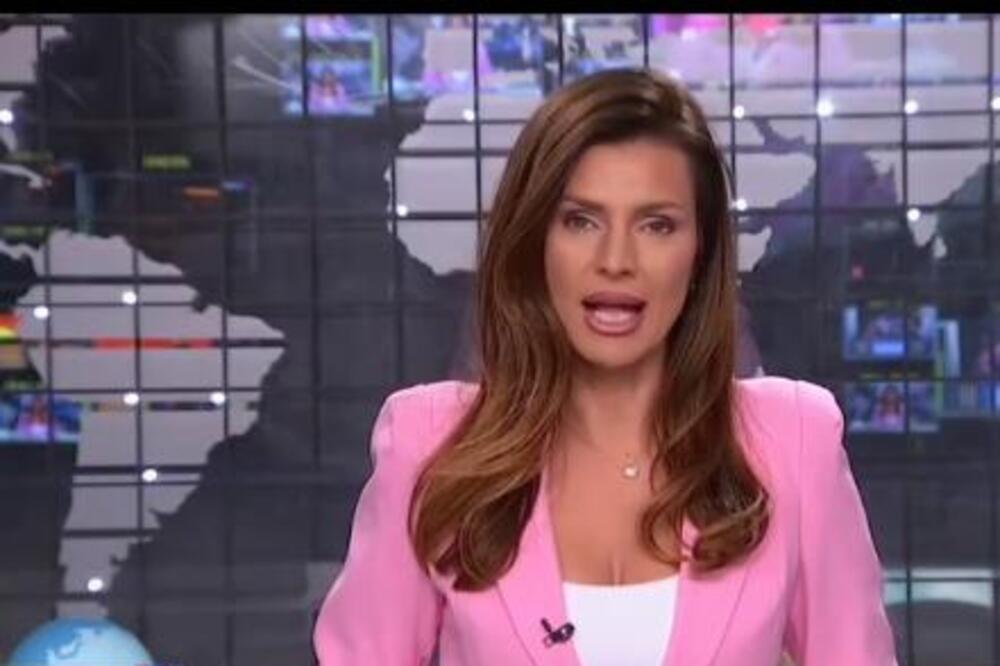 MAJO, DOVODIŠ DO LUDILA! Dok vodi vesti vidimo samo pola tela, a kad bi se kamera spustila niže...UH, KAKAV PRIZOR