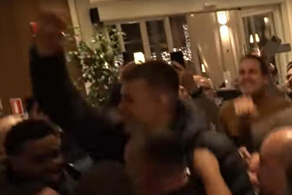 Navijači Partizana skandirali novom heroju posle Virtusa! Skakao sa njima i dobio ćuške (Video)