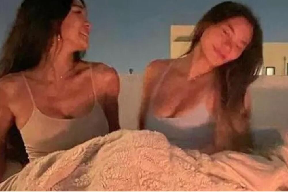 Ne zna se koja je bolja, a ni ko je majka a ko ćerka: Vrele crnke osvajaju muška srca, a evo koliko imaju godina