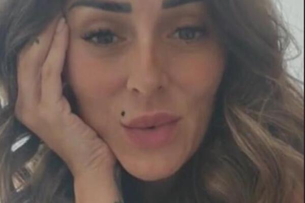 "Bolja riba od Maje": Da li je moguće da je žena Stanislava Krofaka ovako brutalna? Telo joj čitavo u tetovažama