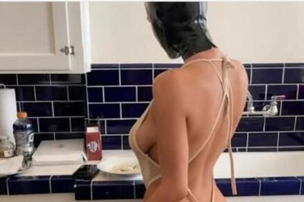 Zašto ovaj moćnk tera ženu da hoda gola? Nju terao da pokazuje intimne delove, a sad isplivao i snimak sa bivšom