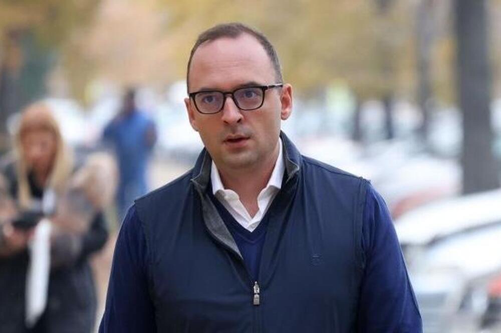 Ovako je uhapšen Aleksandar Papić! Izneti kompjuteri i dokumenta iz njegovog luksuznog stana na Vračaru (FOTO)