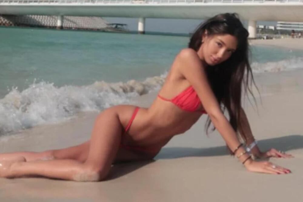 Majko mila, kako izgleda ova žena: Digla pritisak muškom rodu, dekolte puca, a mini suknja otkrila i previše