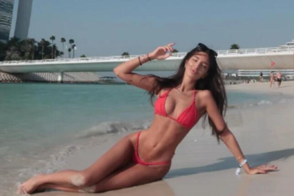Šlic do kuka zavrteo pamet muškom svetu: Njene vrele fotke iz Dubaija oduzimaju dah, ovakva se jednom viđa