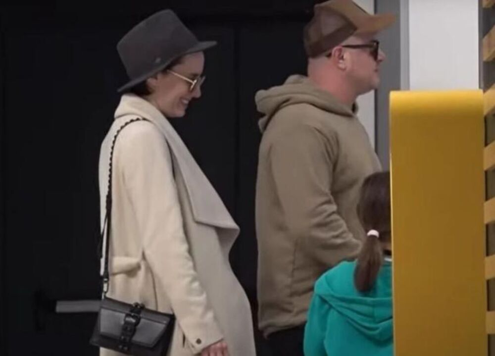 Sale sa novom devojkom