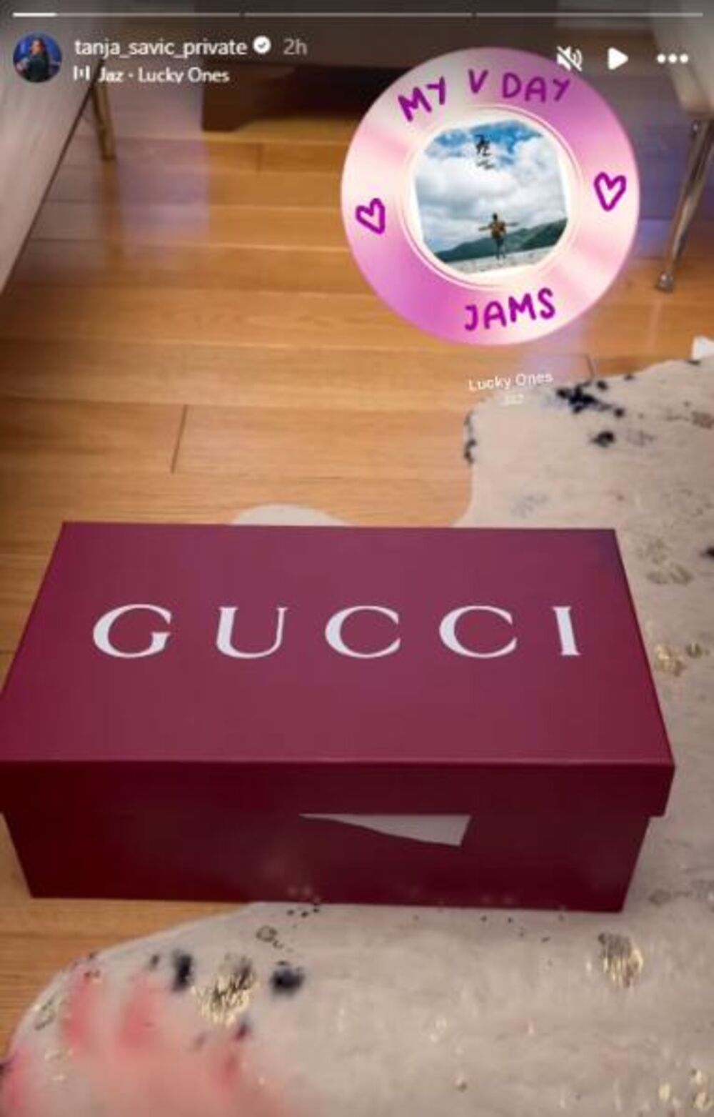 Poklon Tanji Savić za Dan zaljubljenih