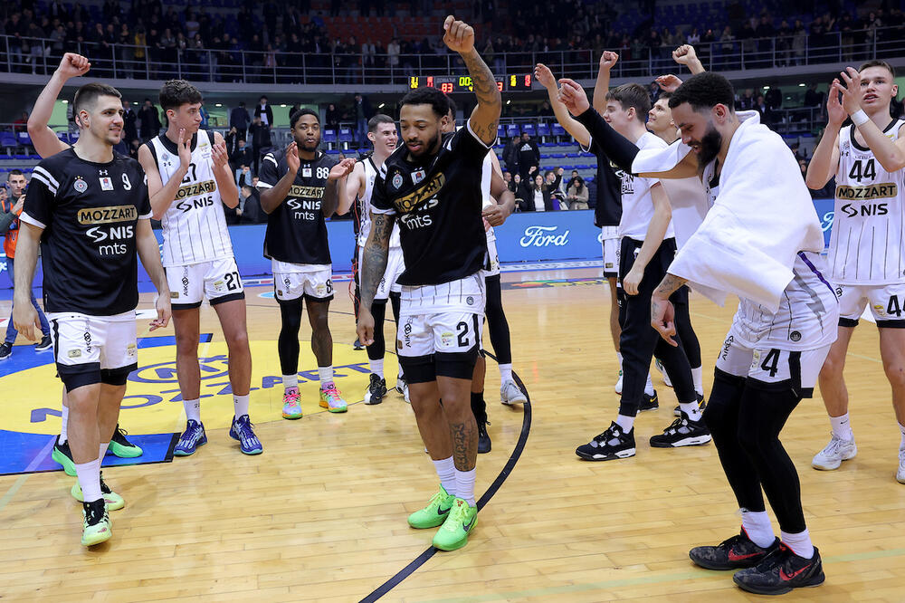 Partizanov stranac igrao basket sa decom u Beogradu (Video)