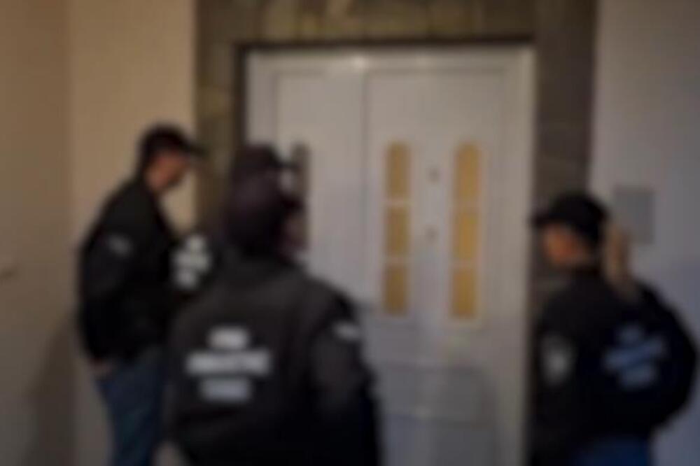 Ovako je pao Dragan Tikić, isplivao snimak: Policija mu došla na vrata, pa mu stavili lisice, pogledajte (VIDEO)