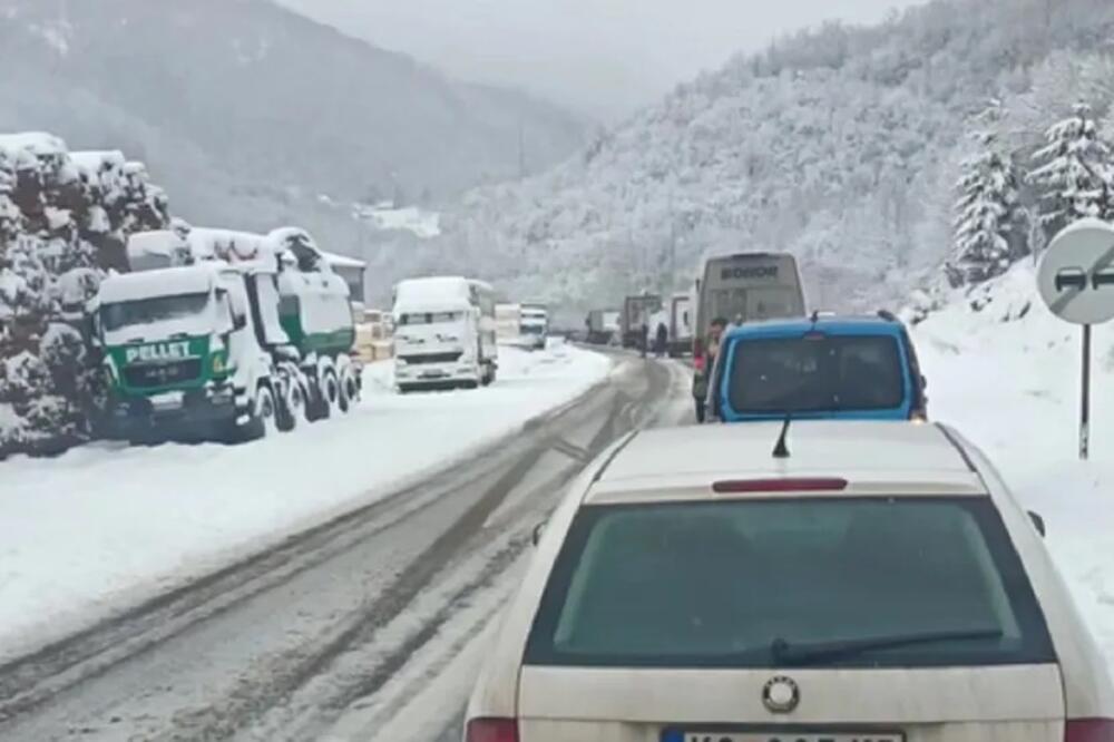 Strašne gužve na putevima posle prazničnog vikenda! Ove deonice su kritične, naoružajte se strpljenjem!