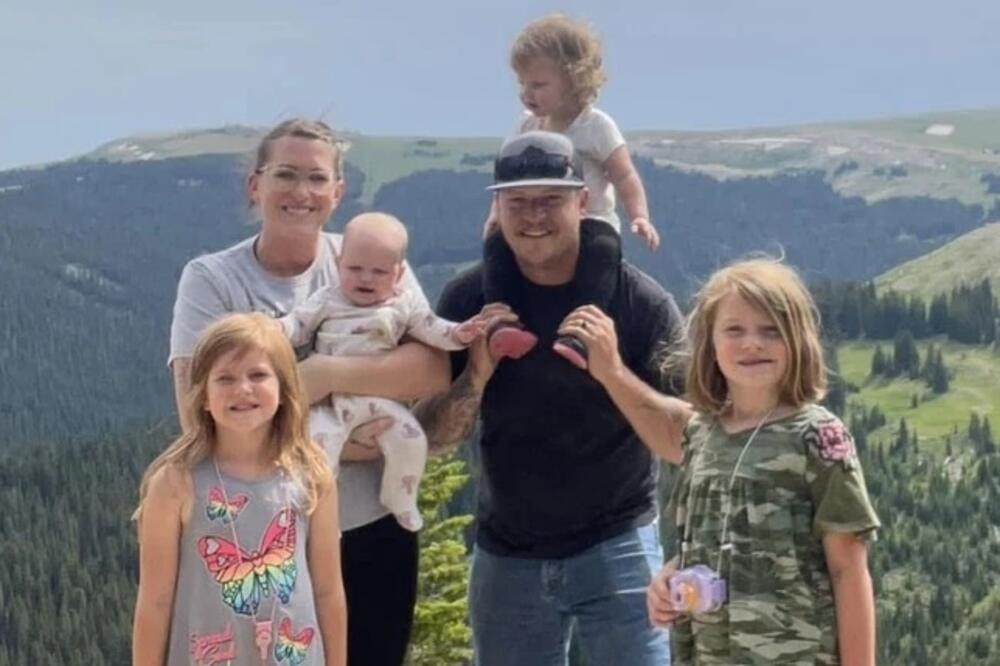 Nijedna devojčica na ovoj slici nije više živa. Četvrta ćerka kojoj je majka pucala u glavu....